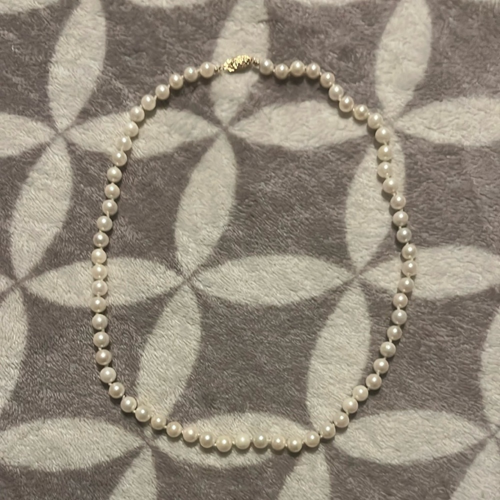 Elegant Pearl Necklace